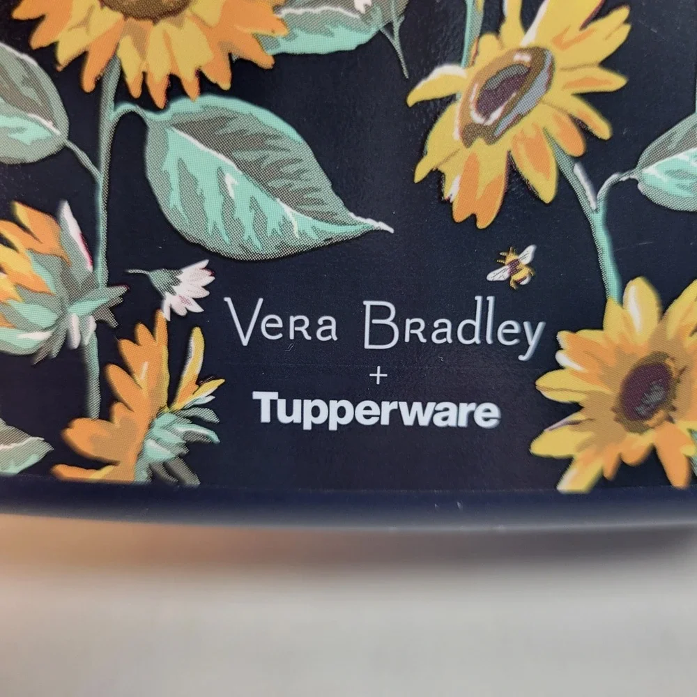 Vera Bradley Tupperware Sunflower Sandwich Keeper Navy Blue Floral Lunch 6in